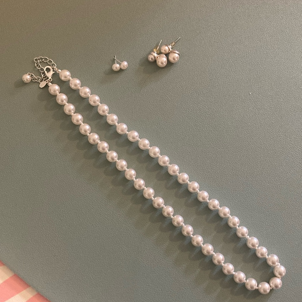 Elegant Silver Pearl Necklace and Earring Set